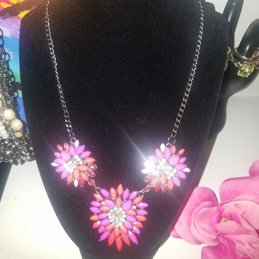 Statement necklace